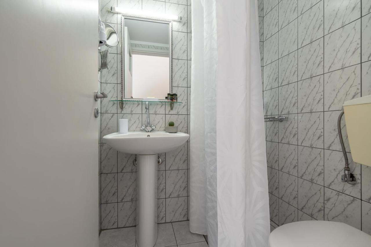 Geana Apartments Chrissi Akti Chania Exterior foto
