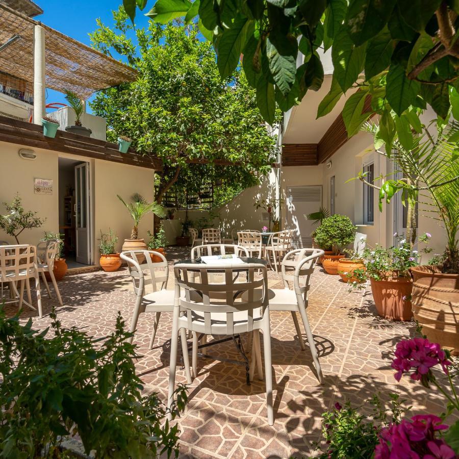 Geana Apartments Chrissi Akti Chania Exterior foto
