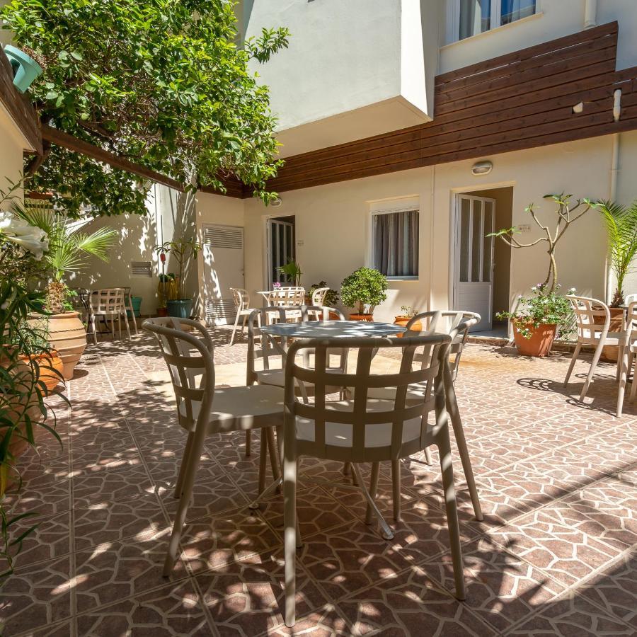 Geana Apartments Chrissi Akti Chania Exterior foto