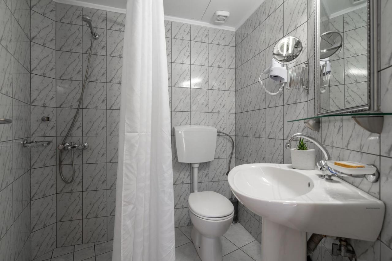 Geana Apartments Chrissi Akti Chania Exterior foto
